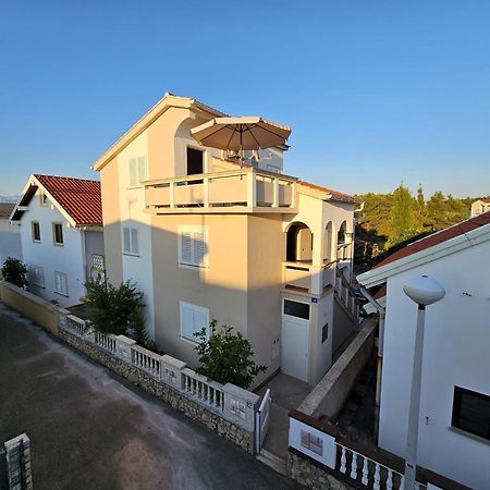Apartmani Juric Vir Buitenkant foto