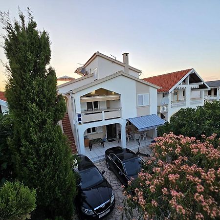 Apartmani Juric Vir Buitenkant foto