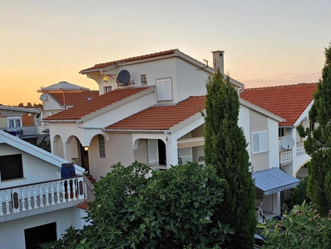 Apartmani Juric Vir Buitenkant foto