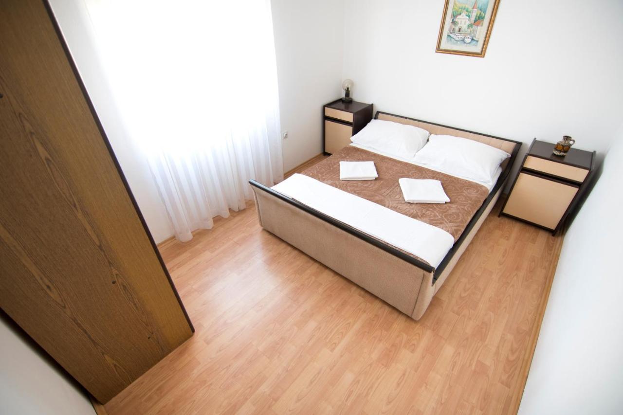 Apartmani Juric Vir Buitenkant foto