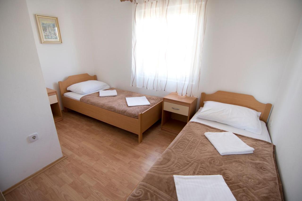 Apartmani Juric Vir Buitenkant foto