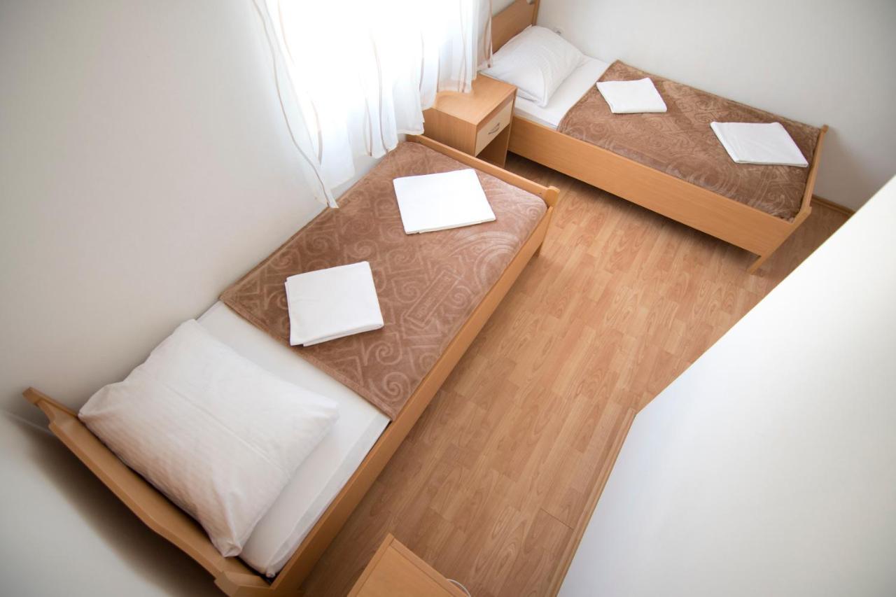 Apartmani Juric Vir Buitenkant foto