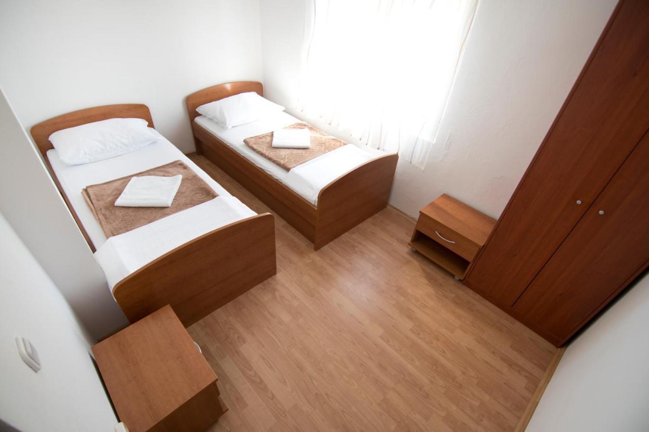 Apartmani Juric Vir Buitenkant foto